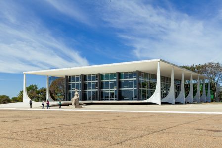 supreme-federal-court-brasilia-df-brazil-august-14-2008-statue-justice